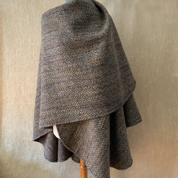 Handmade Pure Italian Wool Cape Coat - Picture 3 of 10